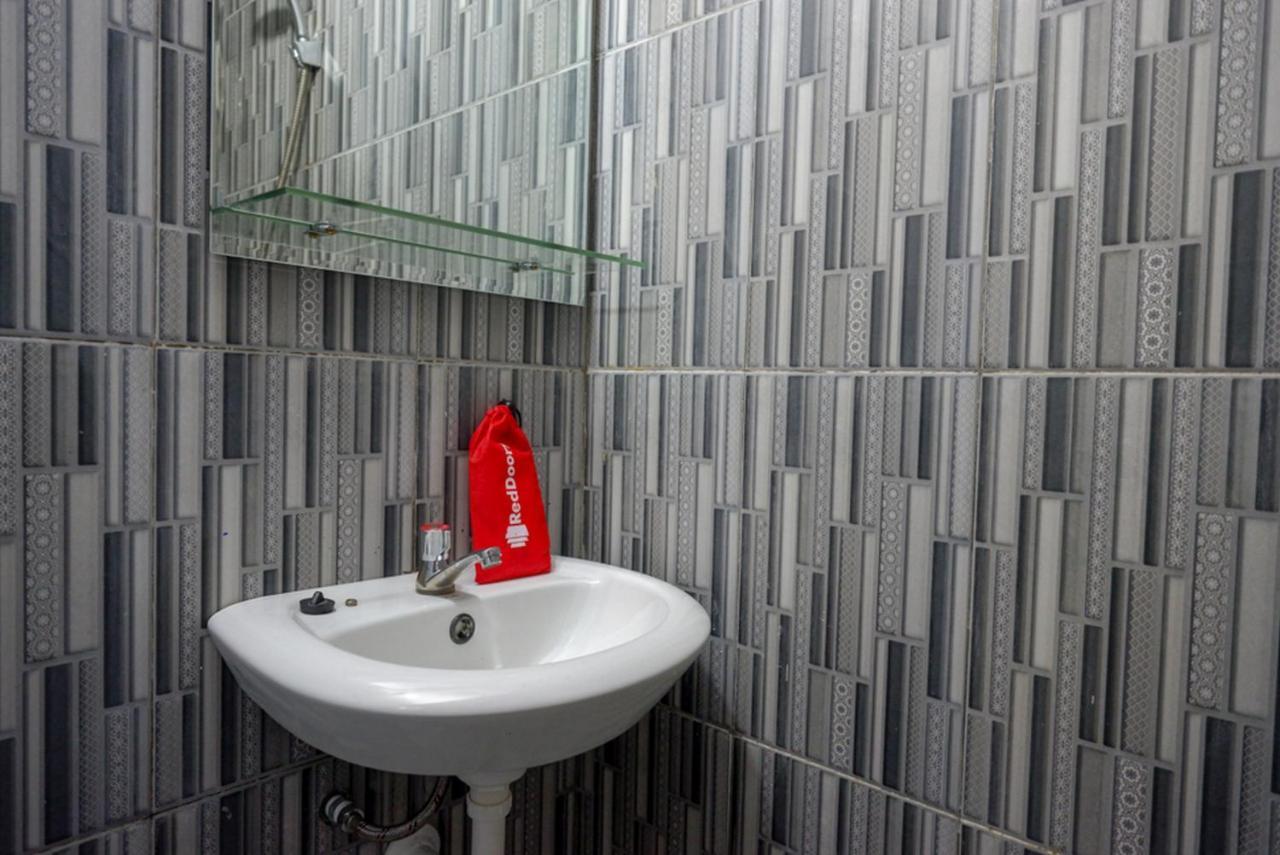 Reddoorz @ Jalan Gatot Subroto Semarang Otel Dış mekan fotoğraf
