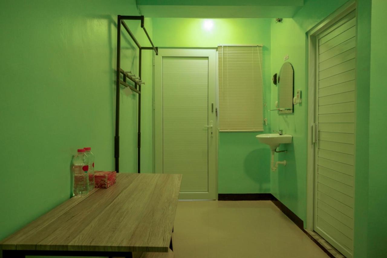 Reddoorz @ Jalan Gatot Subroto Semarang Otel Dış mekan fotoğraf