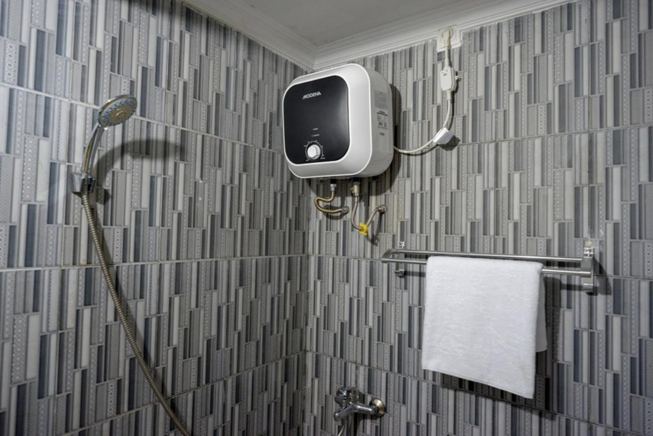 Reddoorz @ Jalan Gatot Subroto Semarang Otel Dış mekan fotoğraf