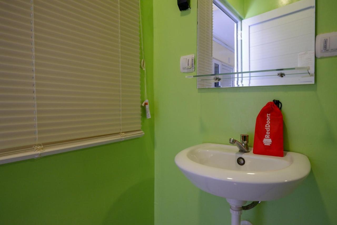 Reddoorz @ Jalan Gatot Subroto Semarang Otel Dış mekan fotoğraf