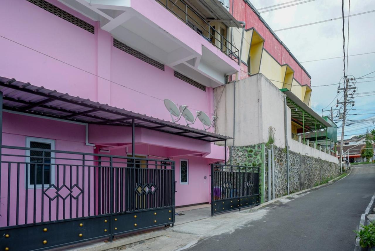 Reddoorz @ Jalan Gatot Subroto Semarang Otel Dış mekan fotoğraf