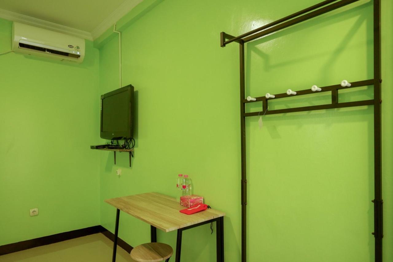 Reddoorz @ Jalan Gatot Subroto Semarang Otel Dış mekan fotoğraf